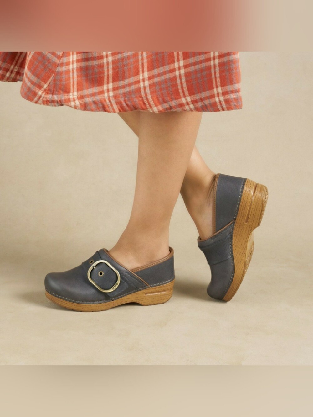Waxy Brown Dansko Pro Pearson Honey Clogs Tumbled Buckle Boho Cottagecore Gypsy♡ - Picture 5 of 9